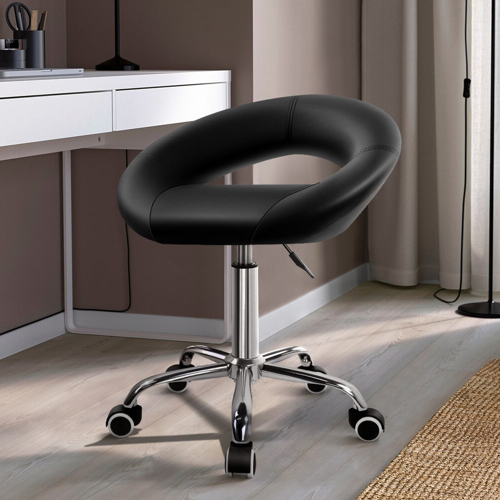 KKTONER Silla de oficina con asiento semicircular moderno ajustable en altura giratoria con respaldo bajo y ruedas (negro)